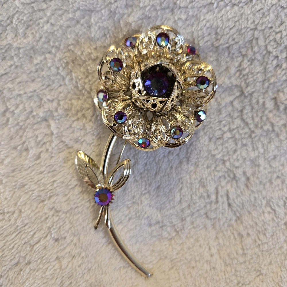 VTG Sarah Coventry Passion Flower Gold Toned Filagree Brooch Red Aurora Borealis